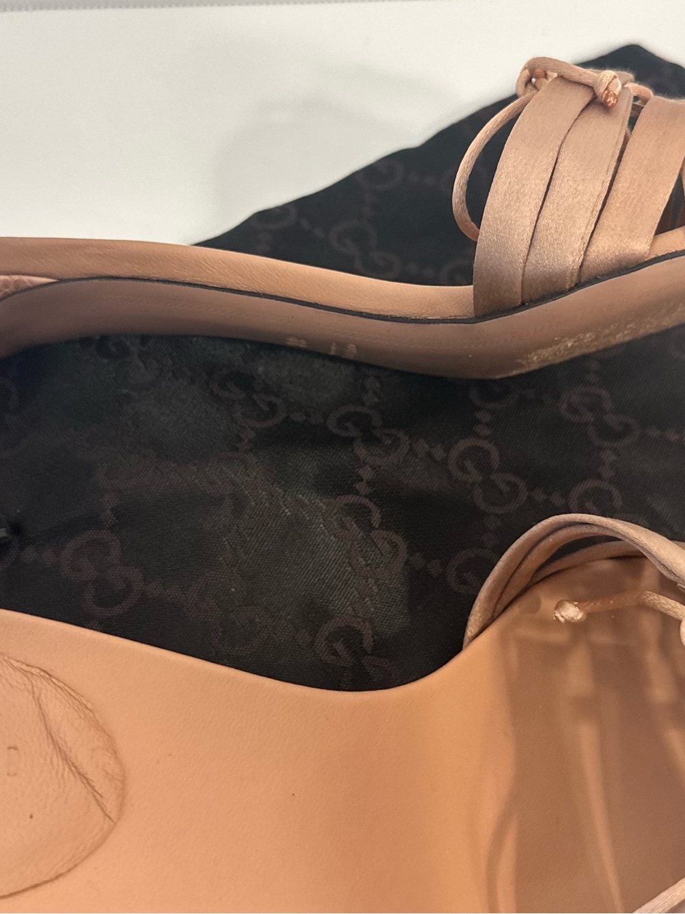 Authentic vintage Gucci Satin Slide Mules in Blush Tan - Picture 9 of 16